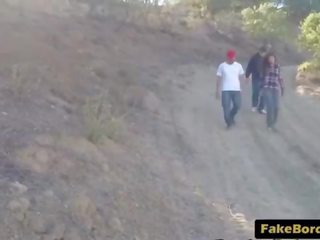 Border ügynök baszik kettő ragyogó csajok szabadban