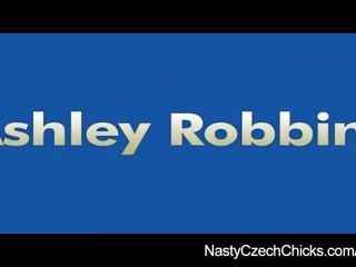 Tšekki iso tiainen pornotähti ashley robbins sisään perverssi sormitus toiminta