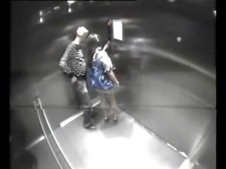 Ansioso virado em casal caralho em elevador - 