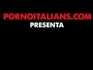 Porno italiano - mora riccia nemfomanyak italiana scopata sul divano del set
