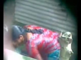 Secrètement recorded mms de une village tante prise une bain capturé par une voyeur - jouer indien porno