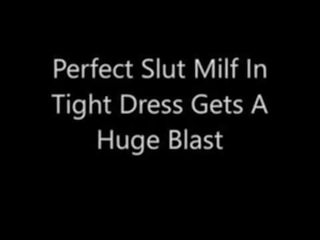 Tobulas harlot milf į įtemptas suknelė gauna a didžiulis sprogimas